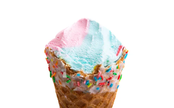 白い背景に隔離されたワッフルカップの中のアイスクリーム — ストック写真