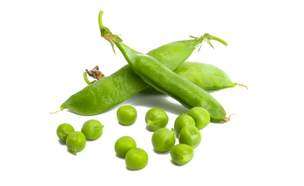 白い背景に隔離された緑のエンドウ豆 — ストック写真