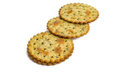 Beyaz arkaplanda izole edilmiş tuzlu kraker