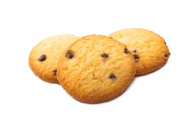 Beyaz arka planda izole edilmiş çikolata damlalı kurabiyeler