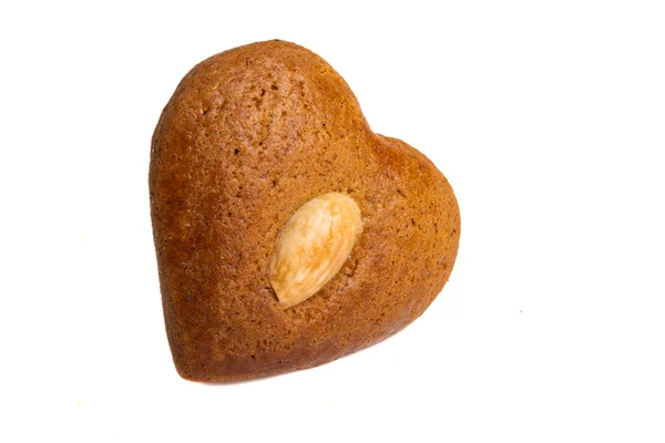 Biscoitos Cardíacos Com Amêndoas Isoladas Fundo Branco — Fotografia de Stock