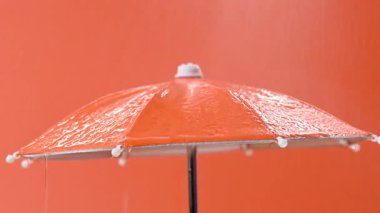 Yağmurlu şemsiye videosu