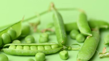 Taze bezelye kabukları videosu kapanıyor.