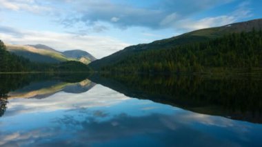 Altay Dağları. Güzel yayla manzara. Rusya Sibirya. Timelapse