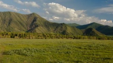 Altay Dağları. Güzel yayla manzara. Rusya Sibirya. Timelapse