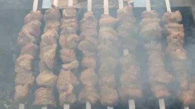 Brezilya şiş kebabı hazırlama