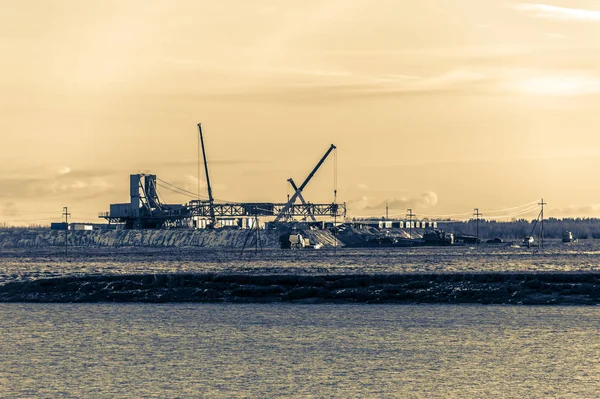 Lavori Installazione Della Piattaforma Nel Campo Petrolifero Gru Veicoli Derrick — Foto Stock