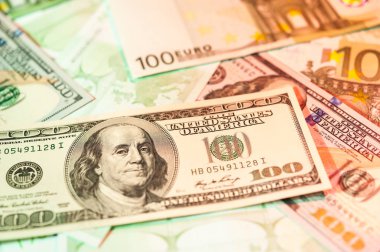 Dolar ve euro faturaları arka plan. Nakit parayı kapatın.