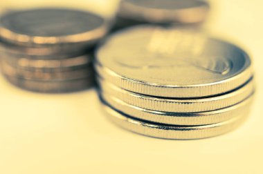 Paralar makro yığını. Finans ve bankacılık kavramı Coin satırlarının. İş fikri için ekonomi eğilimleri arka plan.