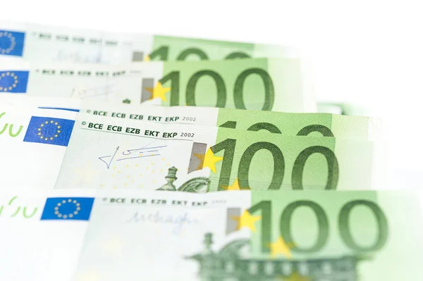 Euro geld, Euro contant geld achtergrond. De post Bankbiljetten van de Europese Unie op een witte achtergrond. Ondiepe scherptediepte. — Stockfoto