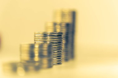 Altın yığını makro paraları. Finans ve bankacılık kavramı Coin satırlarının. İş fikri için ekonomi eğilimleri arka plan.