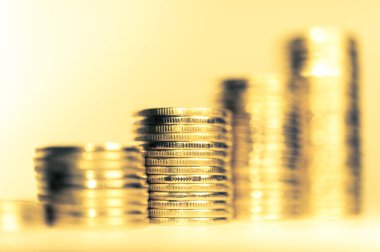Altın yığını makro paraları. Finans ve bankacılık kavramı Coin satırlarının. İş fikri için ekonomi eğilimleri arka plan.