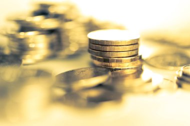 Altın yığını makro paraları. Finans ve bankacılık kavramı Coin satırlarının. İş fikri için ekonomi eğilimleri arka plan.