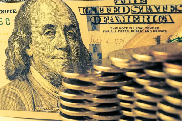 Close-up view of stack coins and cash money american dollars bills. Finance and business concept. — Stock Photo, Image