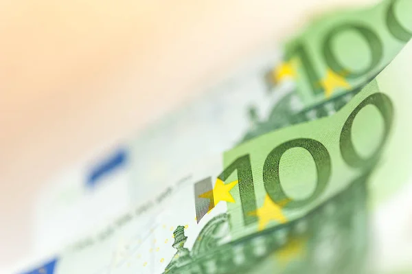 Euro nakit arka plan. Beyaz bir arka plan üzerinde Avrupa Birliği banknotlar. Sığ derinlik-in tarla. — Stok fotoğraf