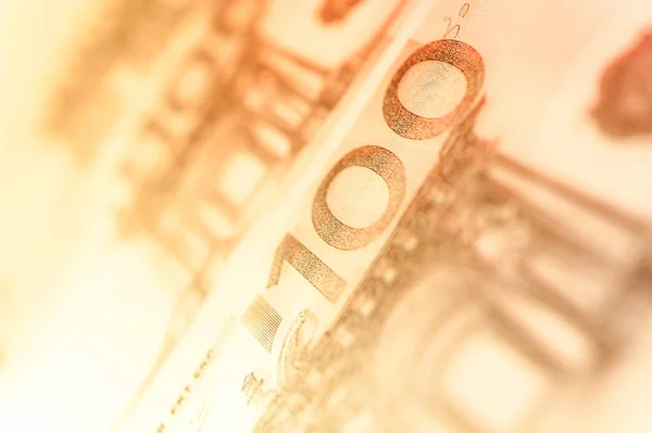 Detailní pohled na hotovostní peníze euro bankovky pozadí. Téma financí a podnikání. Malá hloubka ostrosti — Stock fotografie
