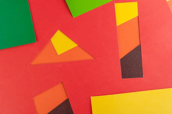Mehrfarbige echte lebendige Papierblätter Textur Hintergrund. rot, braun, gelb, orange, grün. — Stockfoto