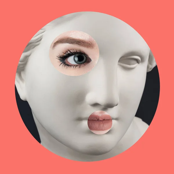 Hedendaagse kunst poster met oude standbeeld van Venus hoofd en de details van een levende vrouwengezicht. — Stockfoto