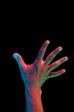 Parlak floresan renkli eller karanlık bir arka plan üzerinde izole. Close.