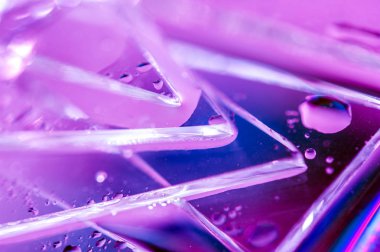 80-90'ların tarzında arka plan. Kırık cam gerçek doku ve parlak asit renklerde damla.