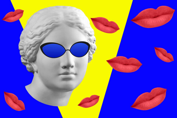 Концепция современного искусства коллаж с головой античной статуи в сюрреалистическом стиле. Современное необычное искусство
.