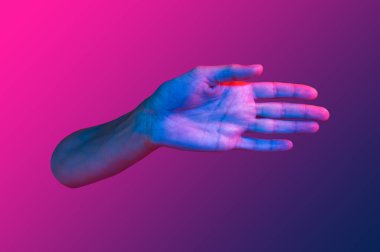 Bir pop sanat kolajı tarzında neon renkli verin. Posterler, afişler, duvar kağıtları için insan avuç içiyle modern psikedelik yaratıcı öğeler. Uzayı metin için kopyala. Dergi tarzı şablon. Zine kültürü.