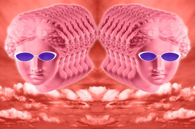 Popüler sanat tarzında insan yüzünün alçıdan yapılmış antik heykelinin kolajı. Antik heykel kafalı yaratıcı renkli neon görüntü. Zine kültürü. Cyberpunk, webpunk ve sürreal tarzı poster.