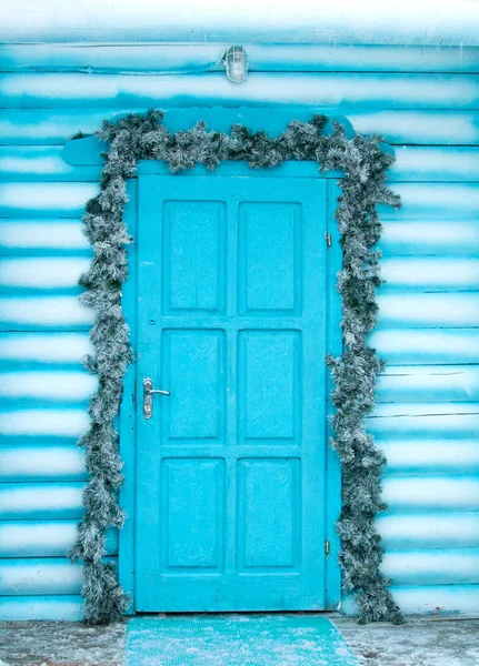 Decorating Front Door Christmas Holidays — Stock Photo, Image