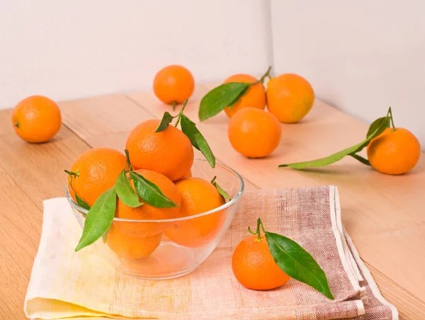 Sweet Mandarines Leaves Glass Bowl — Stock Photo, Image