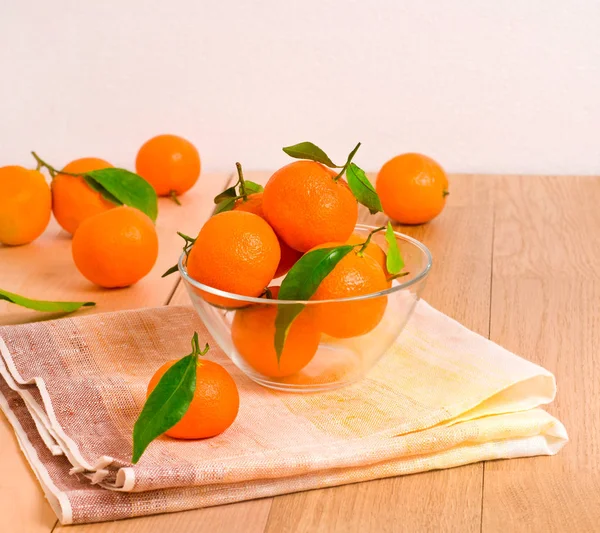 Tangerines Green Leaves Glass Bowl Table — Stock Photo, Image