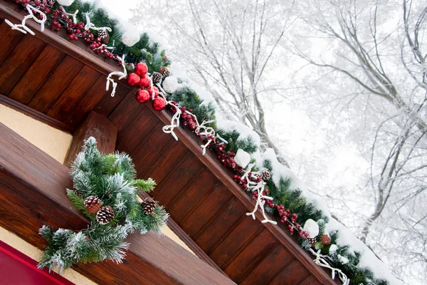 Telhado Casa Decorado Para Natal Fachada Decoração Casa Para Férias — Fotografia de Stock