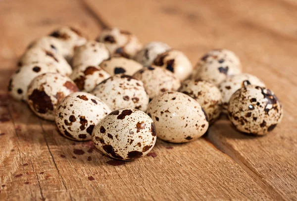 Quail eggs on the wooden background — Stock Photo, Image