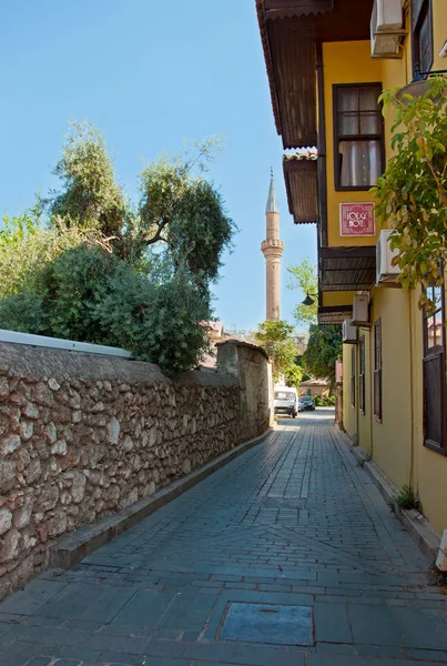 トルコ、アンタルヤの旧市街カレイチの通り — ストック写真