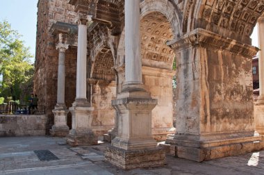 Eski kaleiçi semtindeki Hadrian Kapısı. Antalya, Türkiye