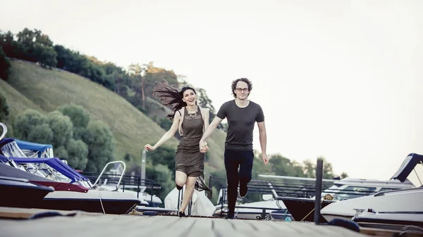 Romantic Couple Running Pier Summer Background — Stock Photo, Image