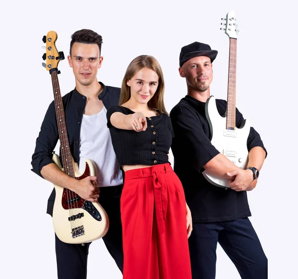 İki gitarist ve şarkıcı beyaz arka plan in rock grubu