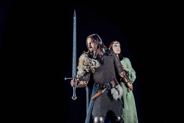 Cavaleiro Medieval Com Sua Amada Senhora Floresta Escura Fundo — Fotografia de Stock