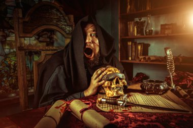 Büyücülük büyücü döküm kara büyü büyü kör kafatası kullanarak