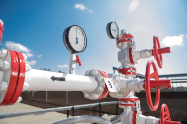 Petrol, gaz endüstrisi. Kuyu kapakları ve kapakçık armatürü