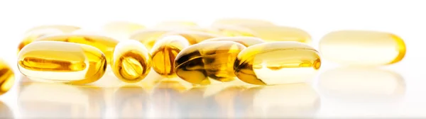 Pílulas Amarelas Uma Superfície Branca Perto — Fotografia de Stock