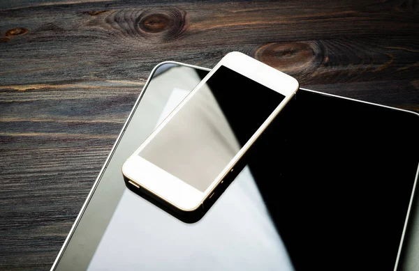 Wooden Table Pile Gadgets Phone Tablet — Stock Photo, Image