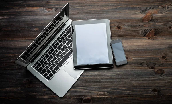 Teclado Con Teléfono Tablet Madera Des — Foto de Stock