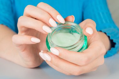 güzel kadın el kremi