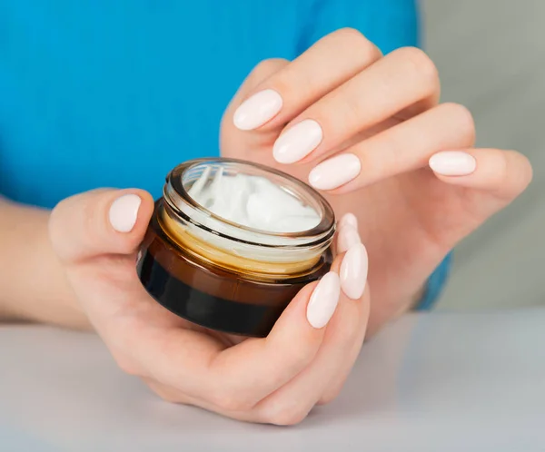 Beautiful Woman Hands Cream — Stock Photo, Image