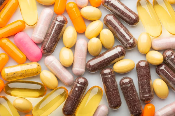 Paljon Värikkäitä Lääkkeitä Pillereitä Ylhäältä — kuvapankkivalokuva
