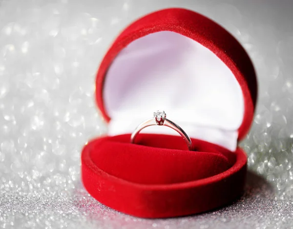Caixa Com Anel Noivado Proposta Casamento Fundo Brilho — Fotografia de Stock
