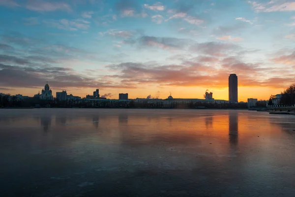 Morgen Yekaterinburg City Sonnenaufgang Panoramablick — Stockfoto