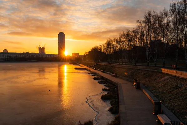 Morgen Yekaterinburg City Sonnenaufgang Panoramablick — Stockfoto