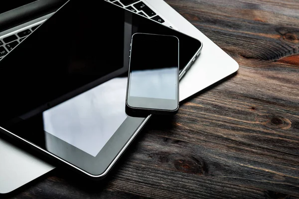 Keyboard Phone Tablet Wooden Desk Background — Stock Photo, Image