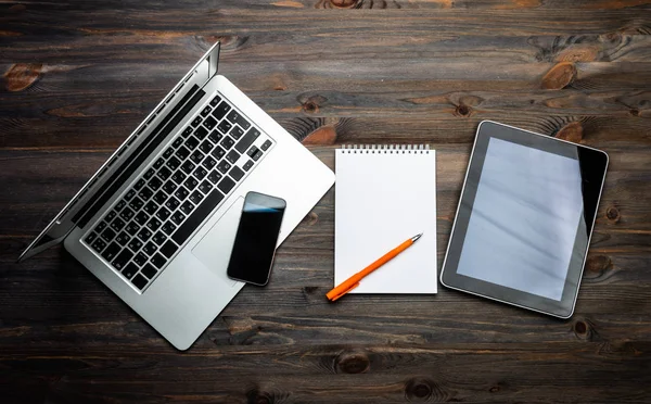 Schreibtisch Mit Laptop Tablet Notebook Stift Mobiltelefon — Stockfoto